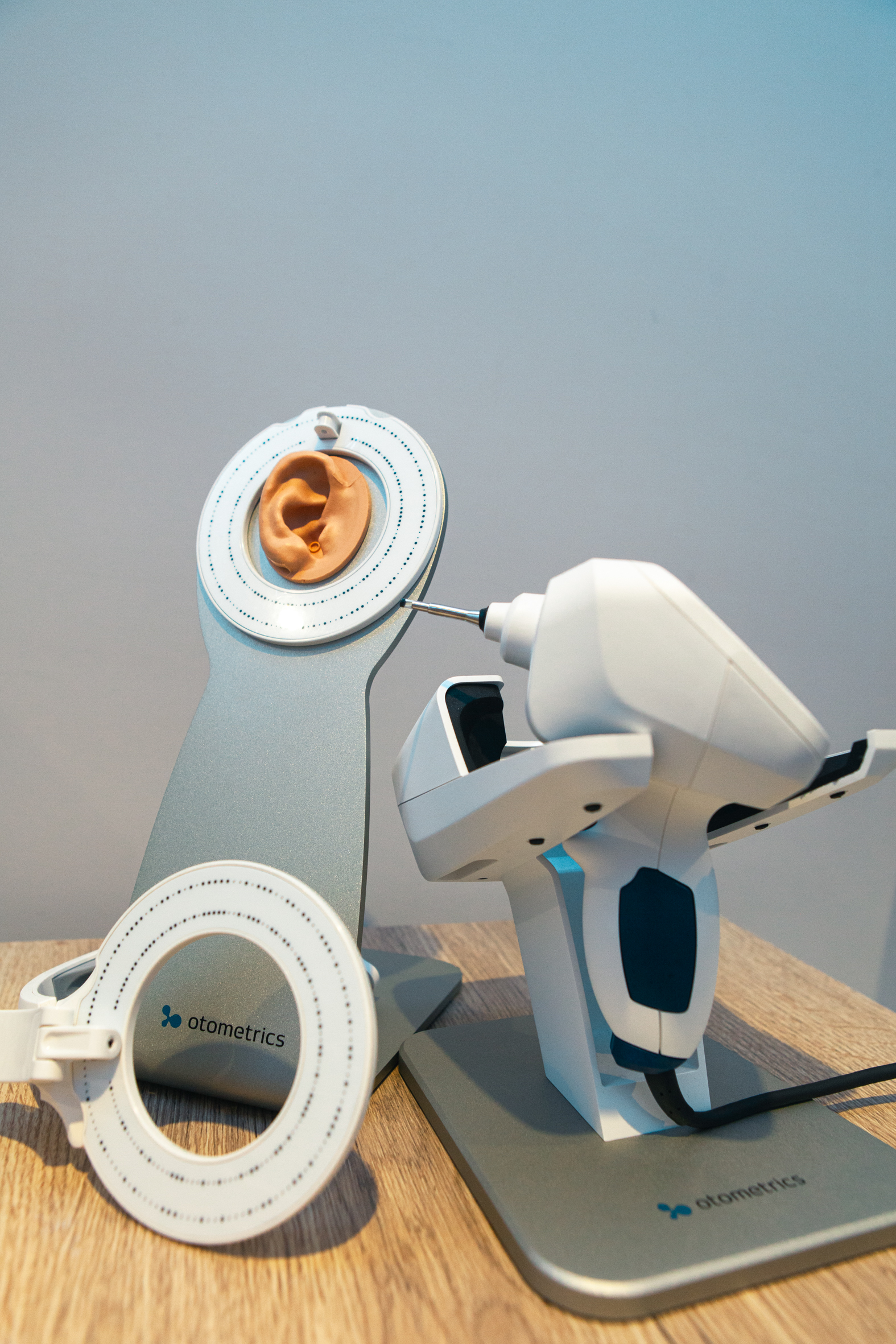 Equipment for hearing tests
